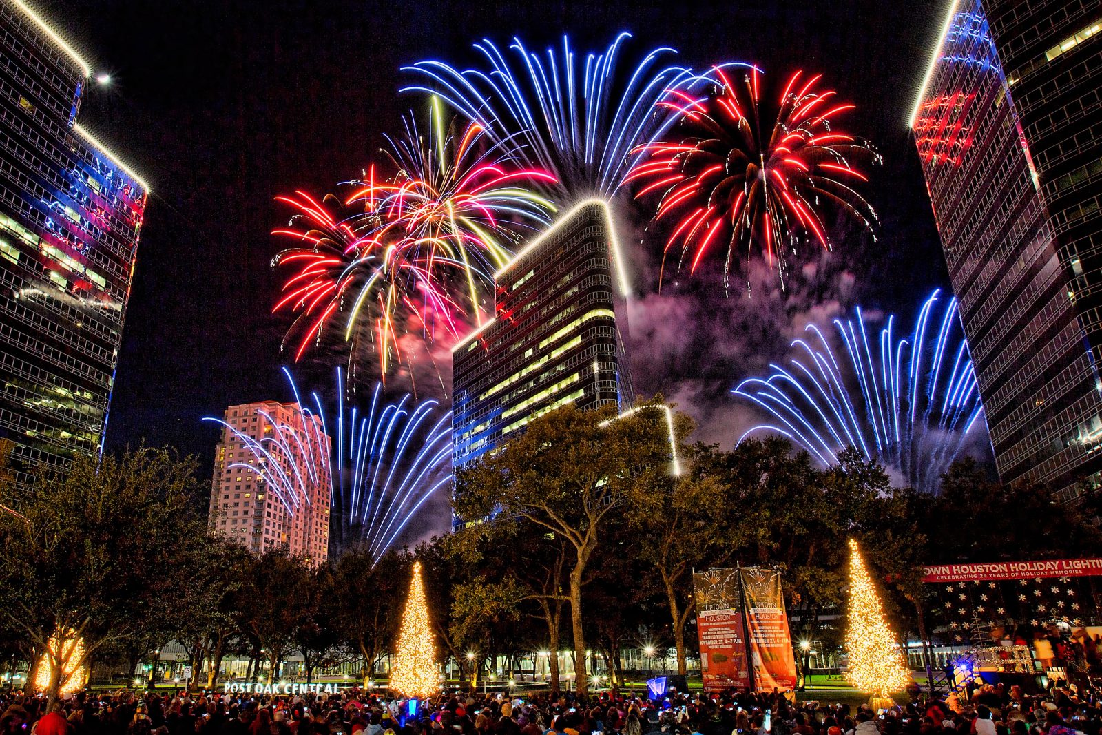 Uptown-Houston-Holiday-Lighting-Fireworks_-Courtesy-of-Uptown-Houston-1