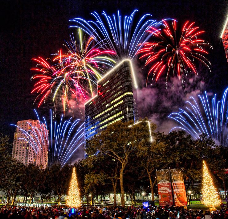 Uptown-Houston-Holiday-Lighting-Fireworks_-Courtesy-of-Uptown-Houston-1