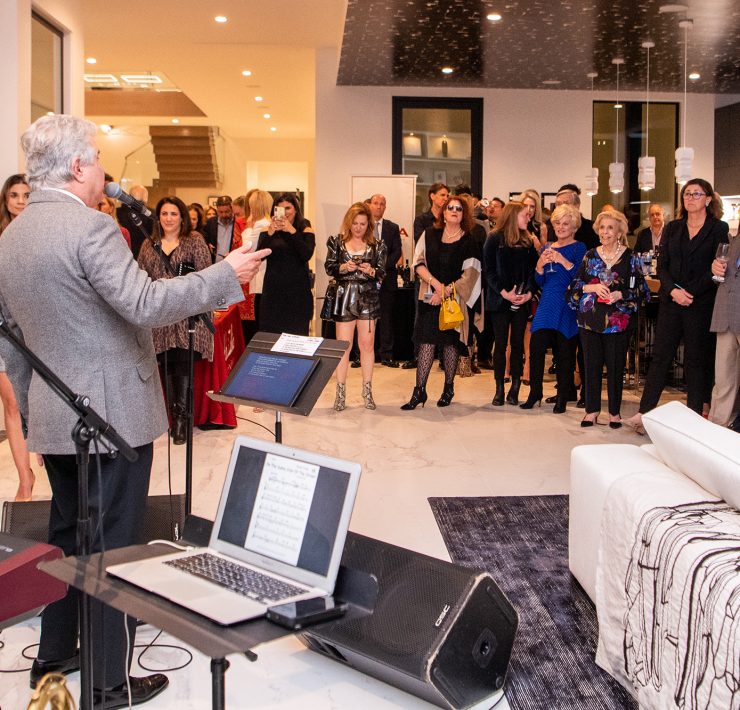 Steve-Tyrell-Performing-Photo-by-Michelle-Watson