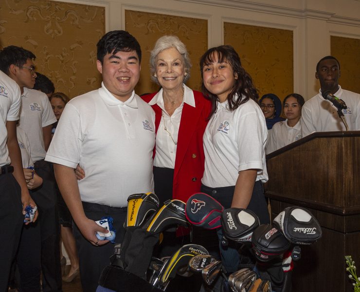 Janice-McNair-with-First-Tee-winners-of-golf-clubs-and-golf-bags-formerly-belonging-to-Robert-C.-McNair