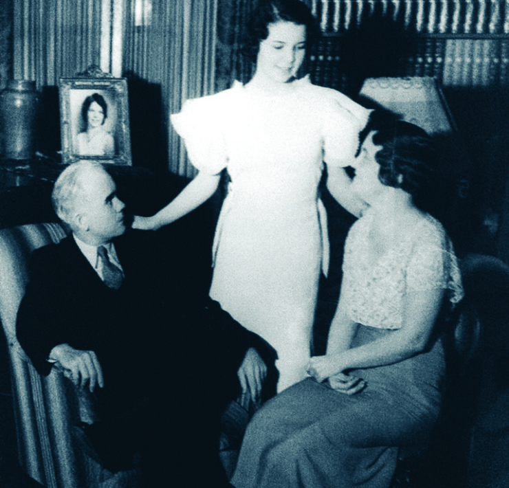 Mayor-Oscar-Holcombe-Wife-Mary-Gray-Miller-Daughter-Elizabeth-Holcombe-Crosswell