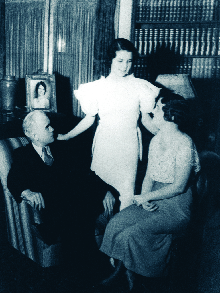 Mayor-Oscar-Holcombe-Wife-Mary-Gray-Miller-Daughter-Elizabeth-Holcombe-Crosswell
