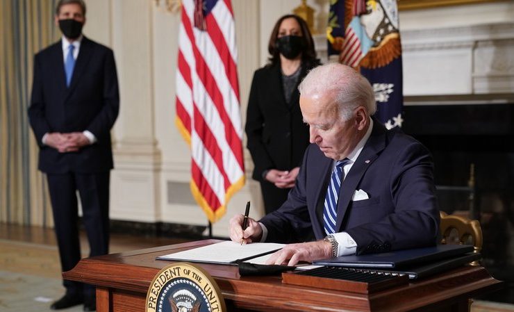 4-President-Biden-signing-climate-change-executive-order.-Image-from-npr.org-website-Getty-Images