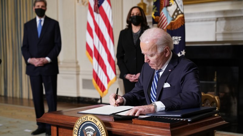 4-President-Biden-signing-climate-change-executive-order.-Image-from-npr.org-website-Getty-Images
