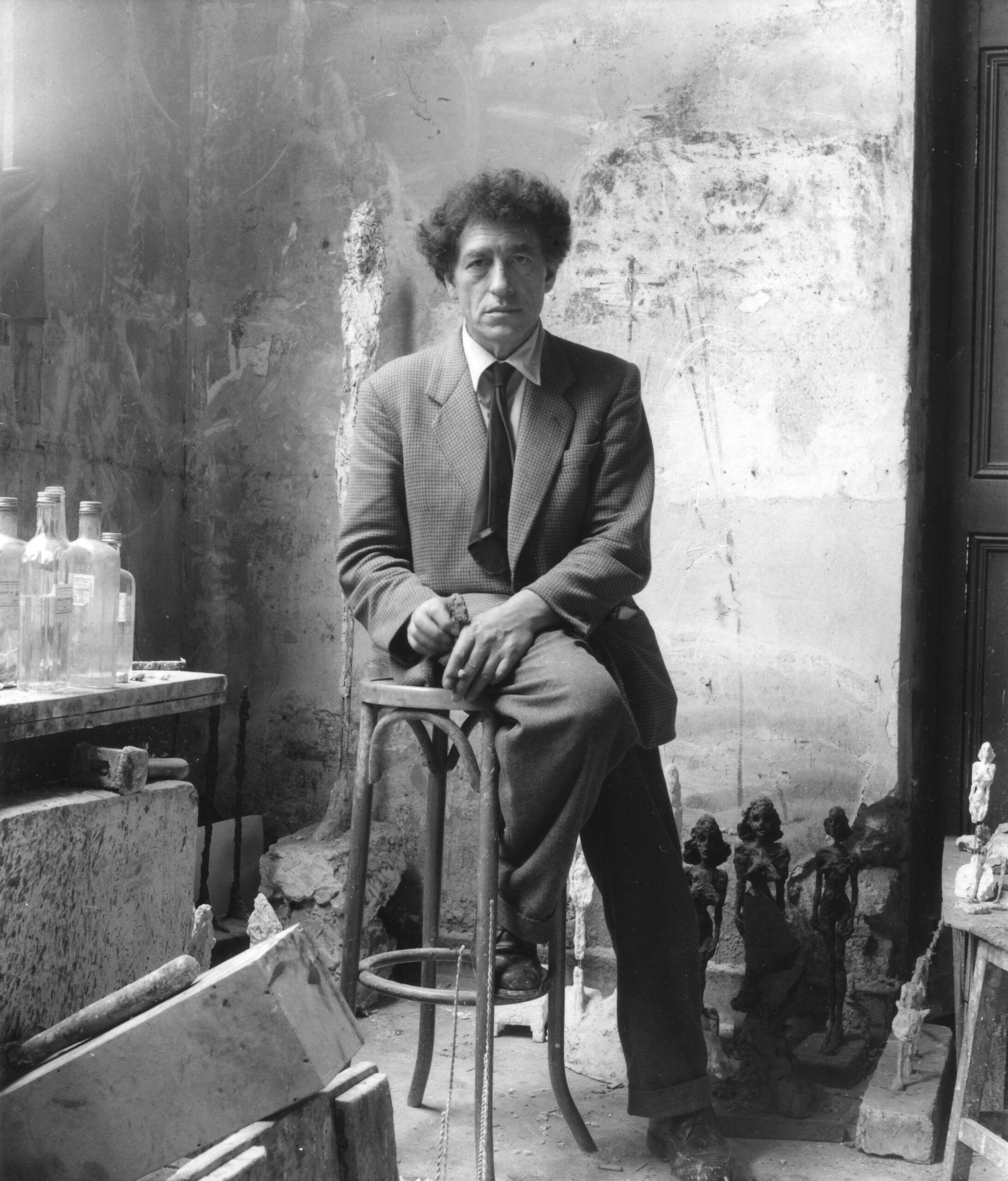 13_Giacometti-in-His-Studio-in-Paris-1954