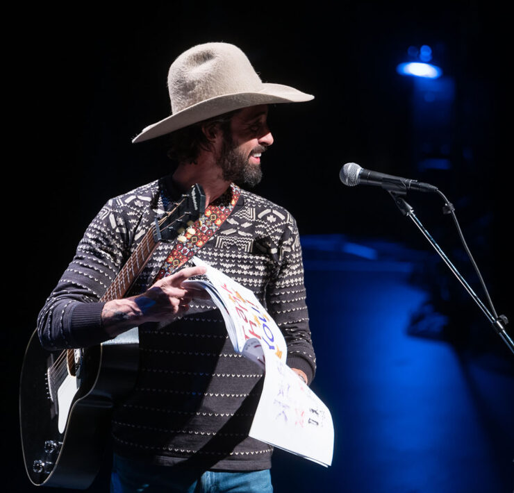 Ryan-Bingham-Greeting-The-Citizens-before-Concert