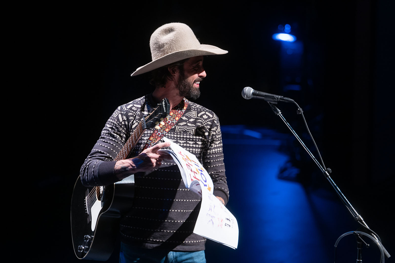 Ryan-Bingham-Greeting-The-Citizens-before-Concert