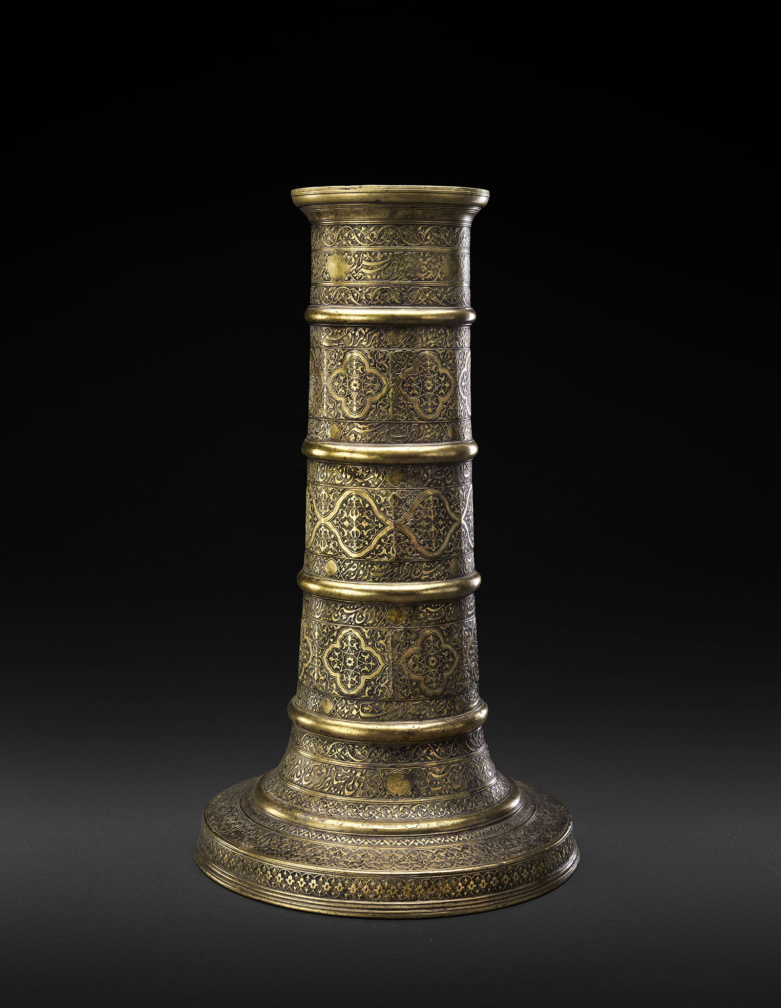3-Torch-Stand
