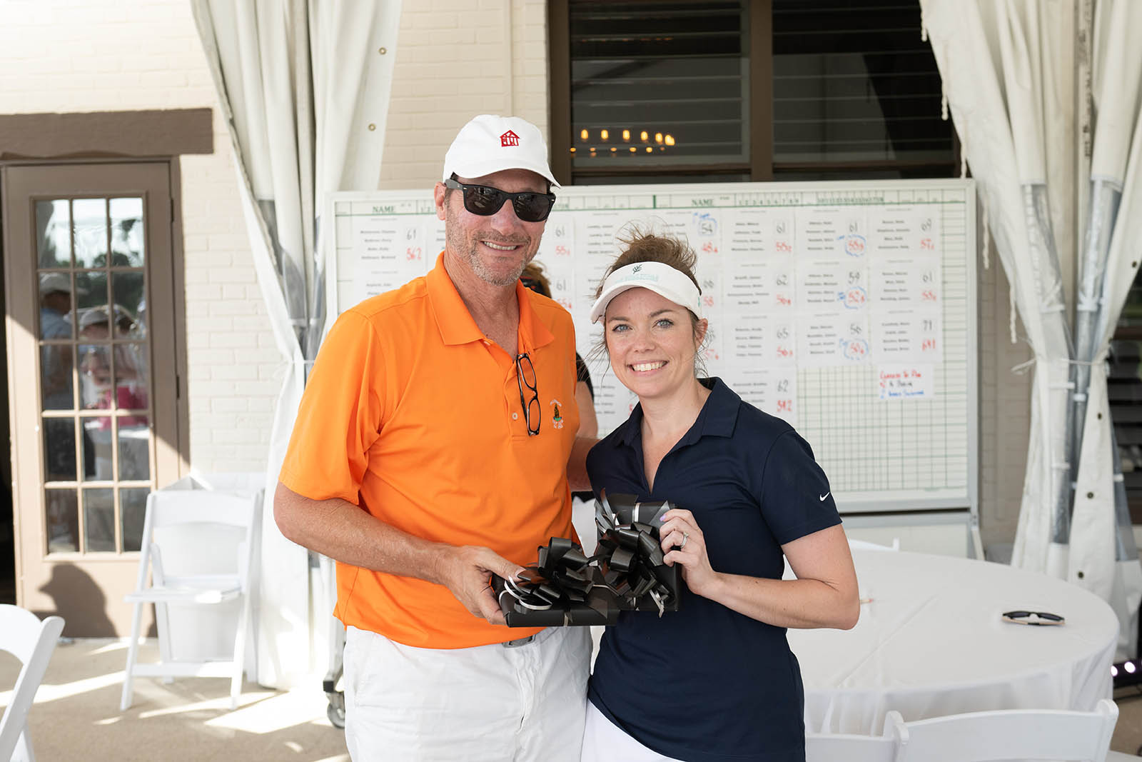 Winners-Closest-to-the-Pin-Kelly-Bolin-and-Kayla-Sickman
