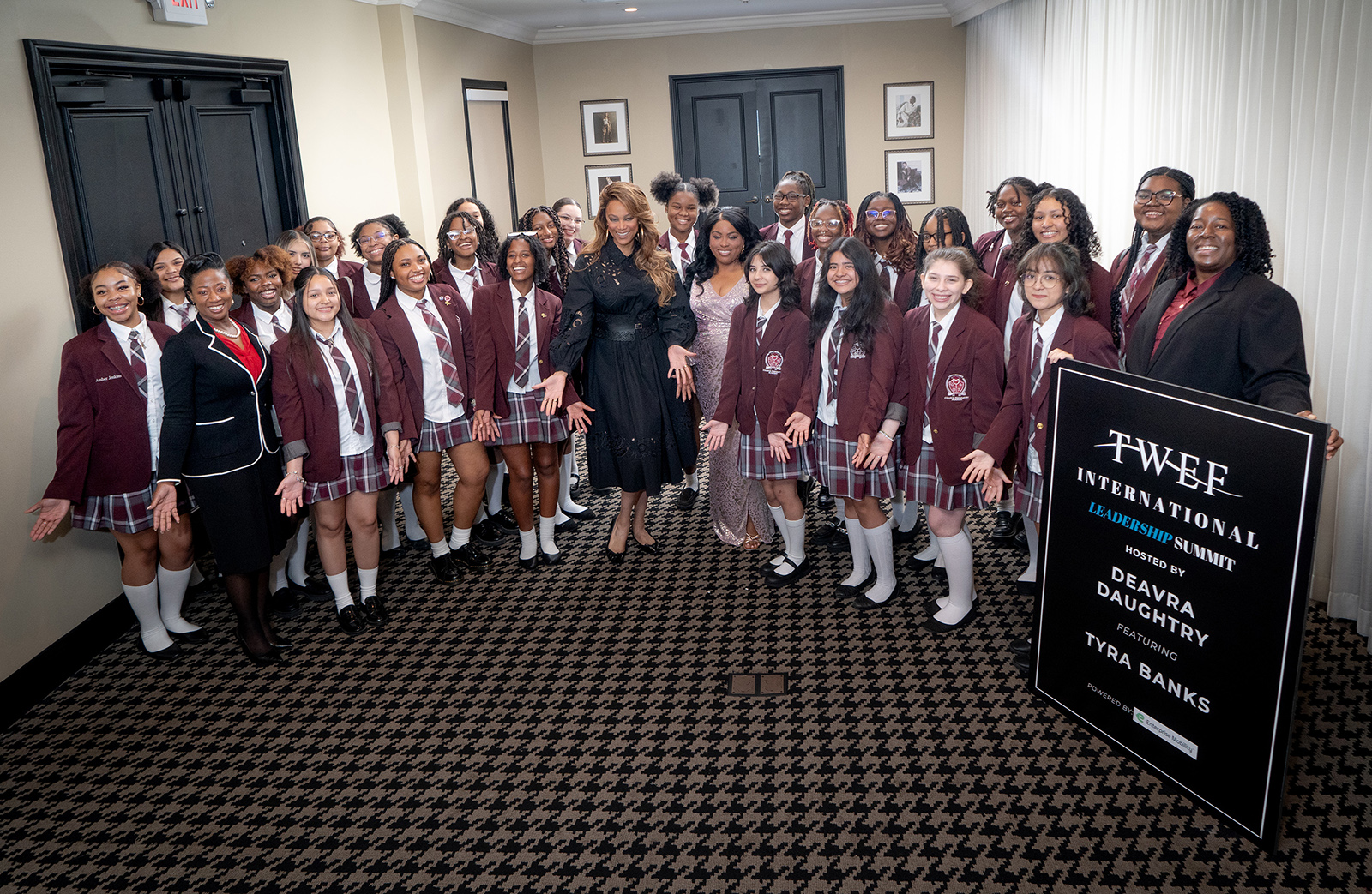 Tyra-Banks-and-Founder-Deavra-Daughtry-with-Students