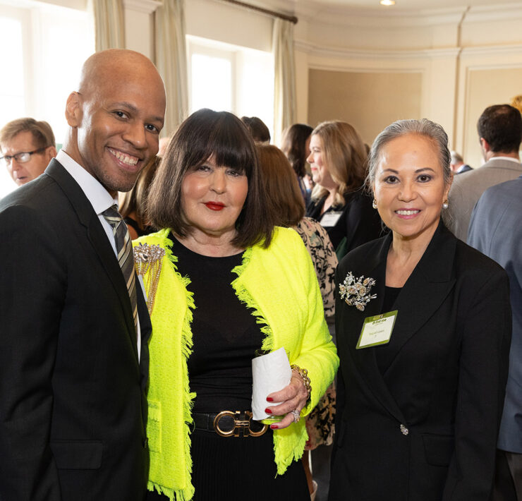 Pat Booker, Raquel Lewis