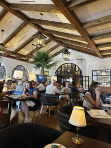 Latuli interior with people