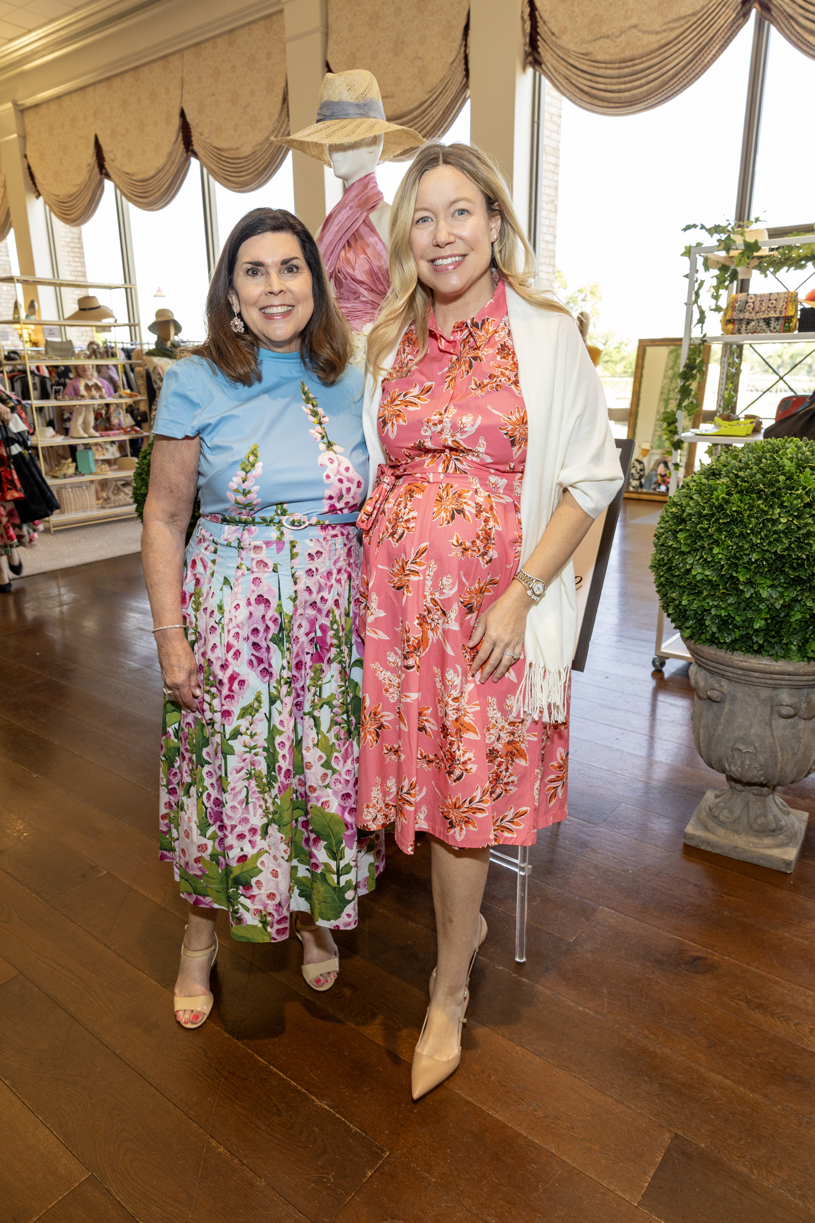 Lesha Elsenbrook, Kate Elsenbrook (Jenny Antill)