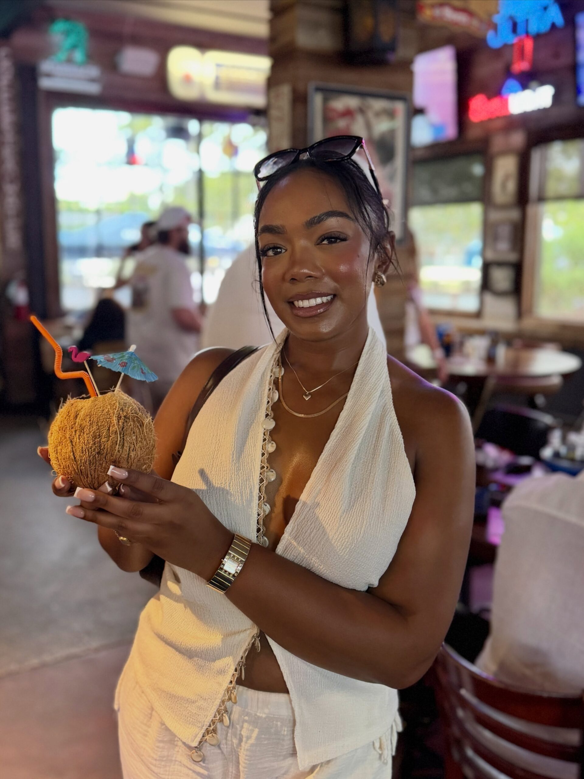 Linen Cedar Creek Bar & Grill 1