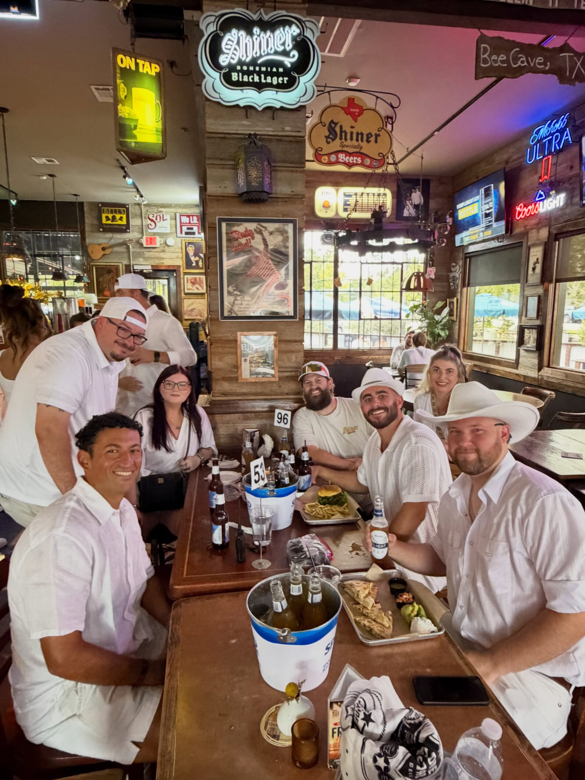 Linen Cedar Creek Bar & Grill 2